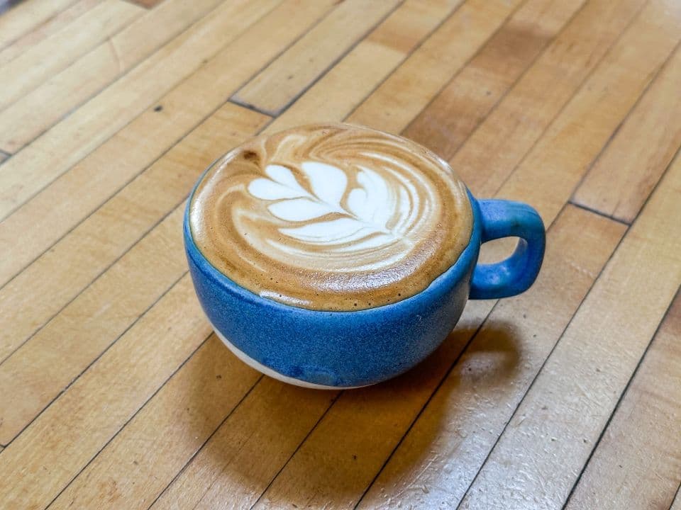 FLAT WHITE