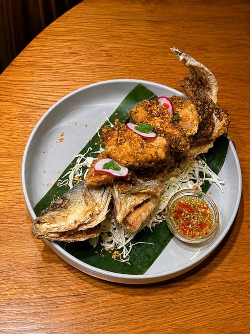 PLA TOD KRATIEM (BRANZINO WITH GARLIC SAUCE)