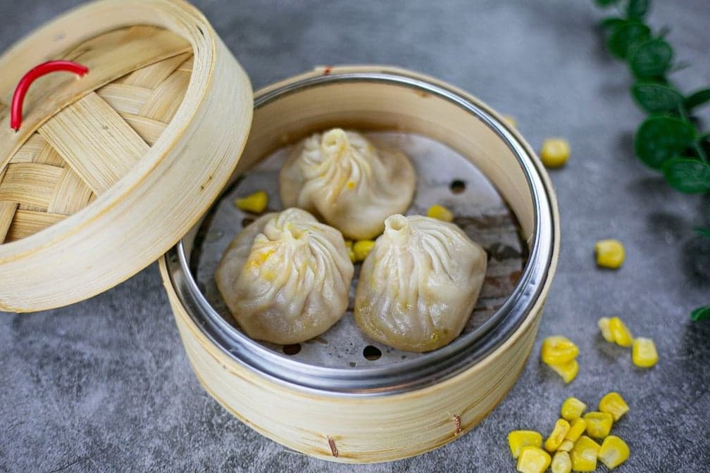 Shanghai Juice Pork and Crabmeat Dumpling 蟹粉小笼包