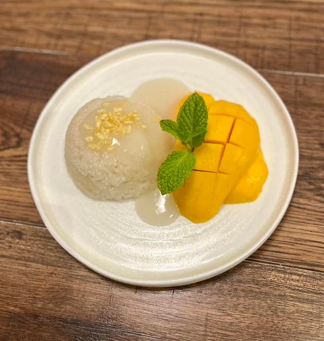 Mango Sticky Rice ( Seasonal Menu)
