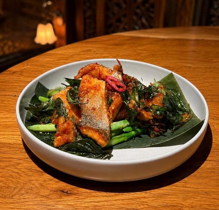 Pla Ho-Ra-Pa ( BRANZINO WITH BASIL SAUCE)