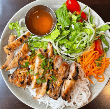 Lemongrass Chicken Bun/Com