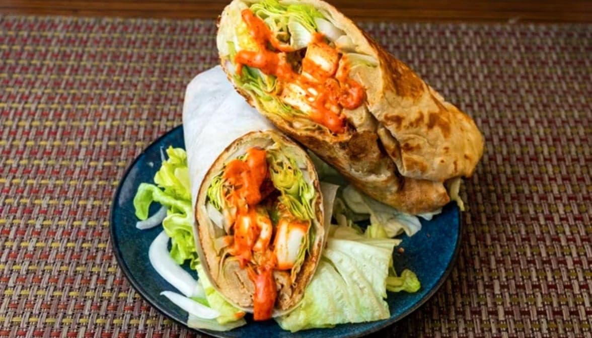 Chicken Tikka Roll (Naan)
