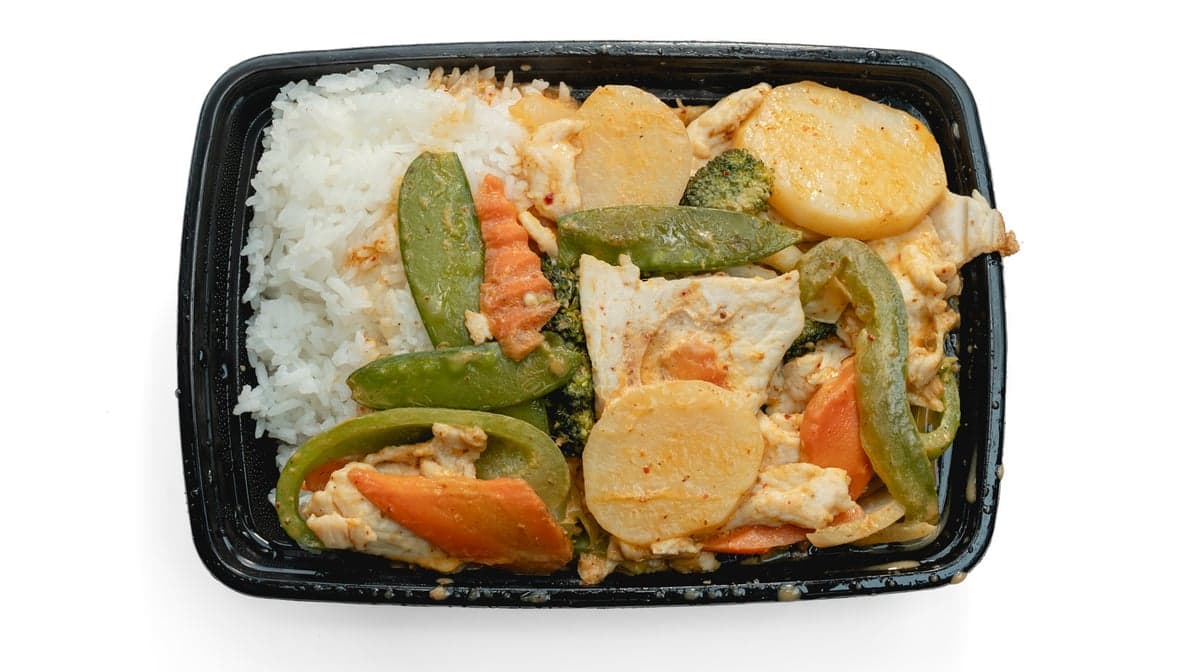 C15. Curry Chicken Combo Platter