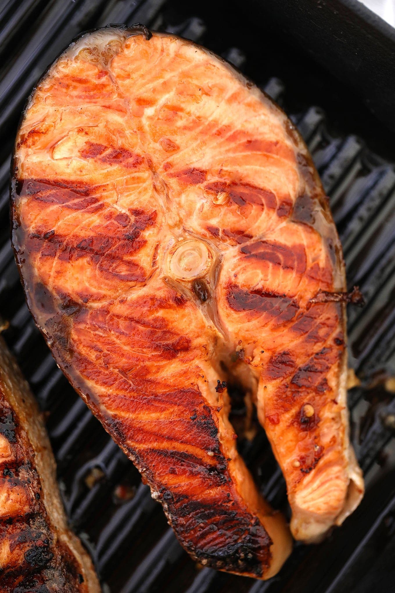 Grilled Salmon with Garlic Sauce