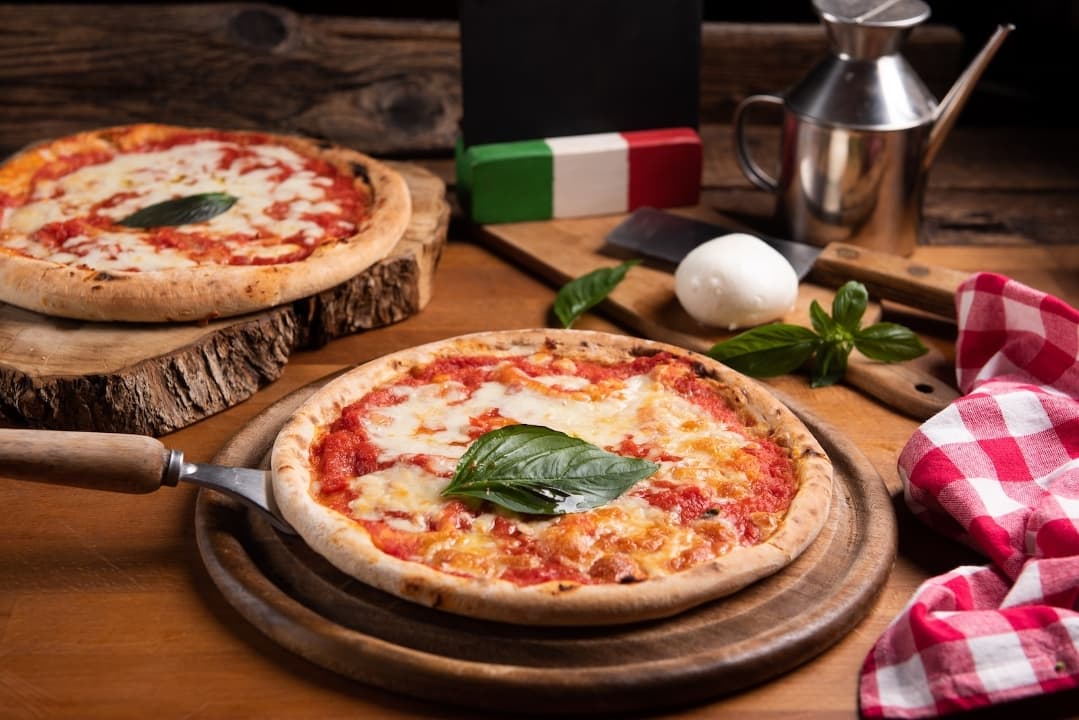 TOMATO MOZARELLA AND BASIL 18"