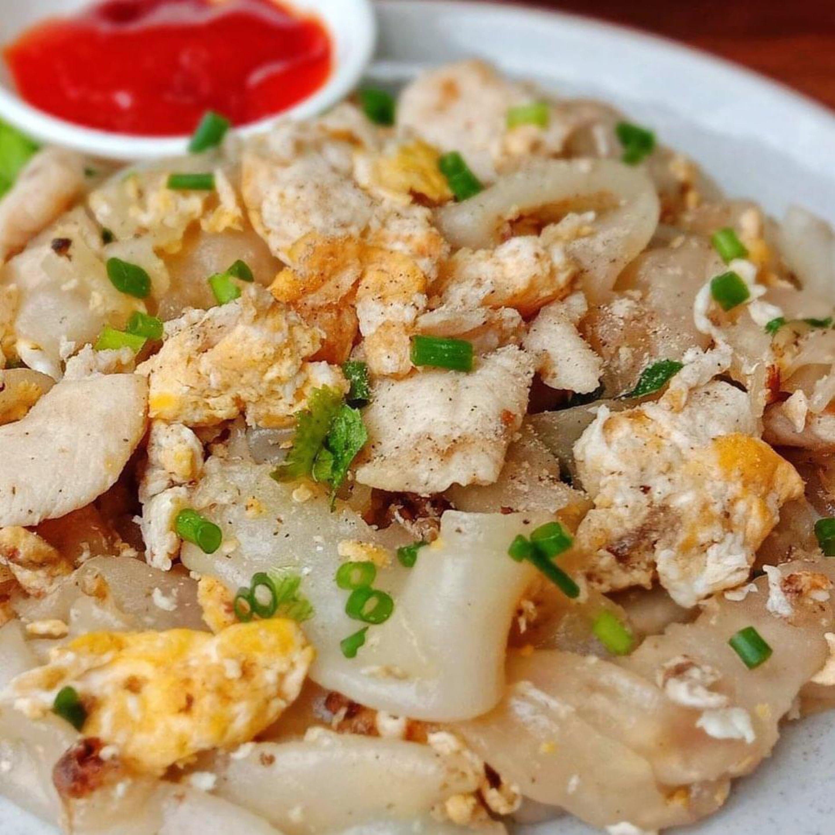 T. Pad Kua Gai Noodles