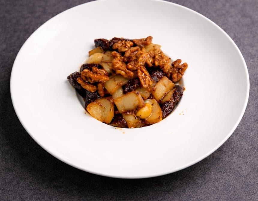 Stir-fried Beef Cubes with Black Pepper and Garlic黑椒黄油蒜子牛仔粒