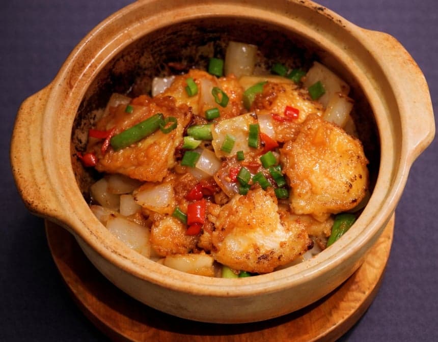 Fried Sole Fish in Clay Pot 石锅龙利鱼