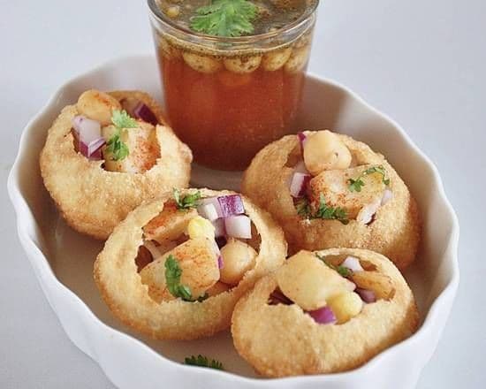 Gol Gappe/ Pani Puri with Tamarind Water