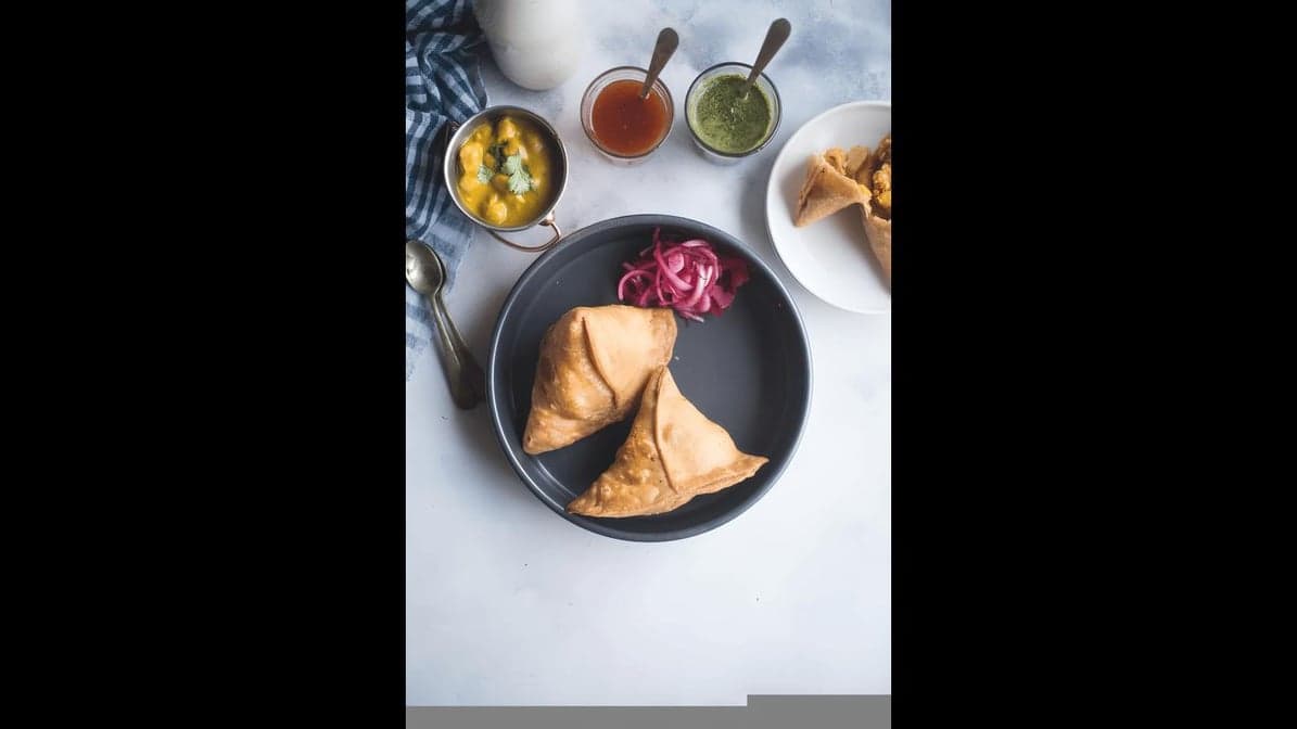 SAMOSA RAGDA (2 PCS)