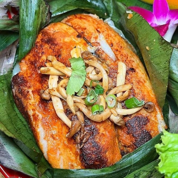 Yaowarat Pla Pao (White Rice)