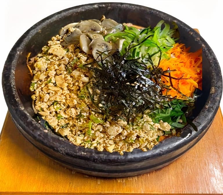 Tofu bibimbap with perilla leaves