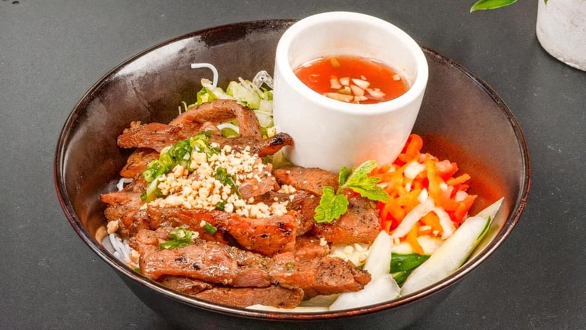 Bun salad bowl - Pork