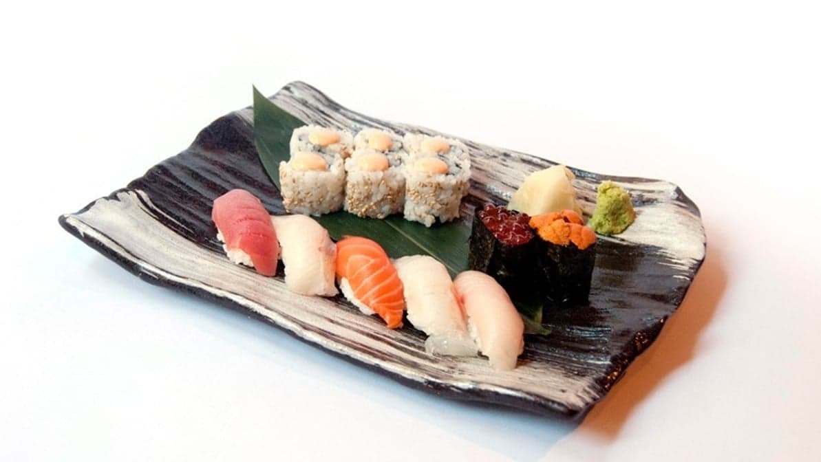 7 Sushi & 1 Roll