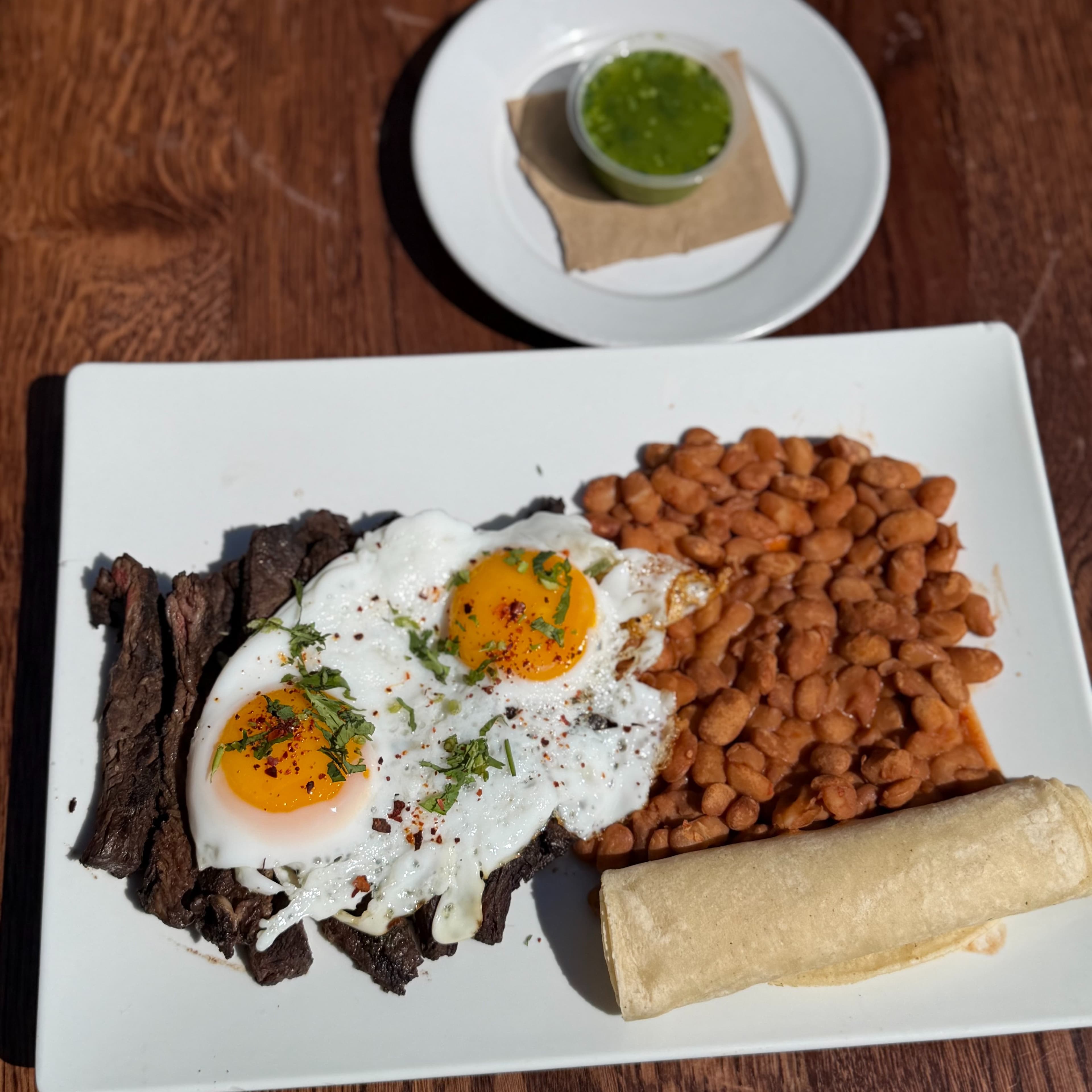 Eggs con Carne Asada
