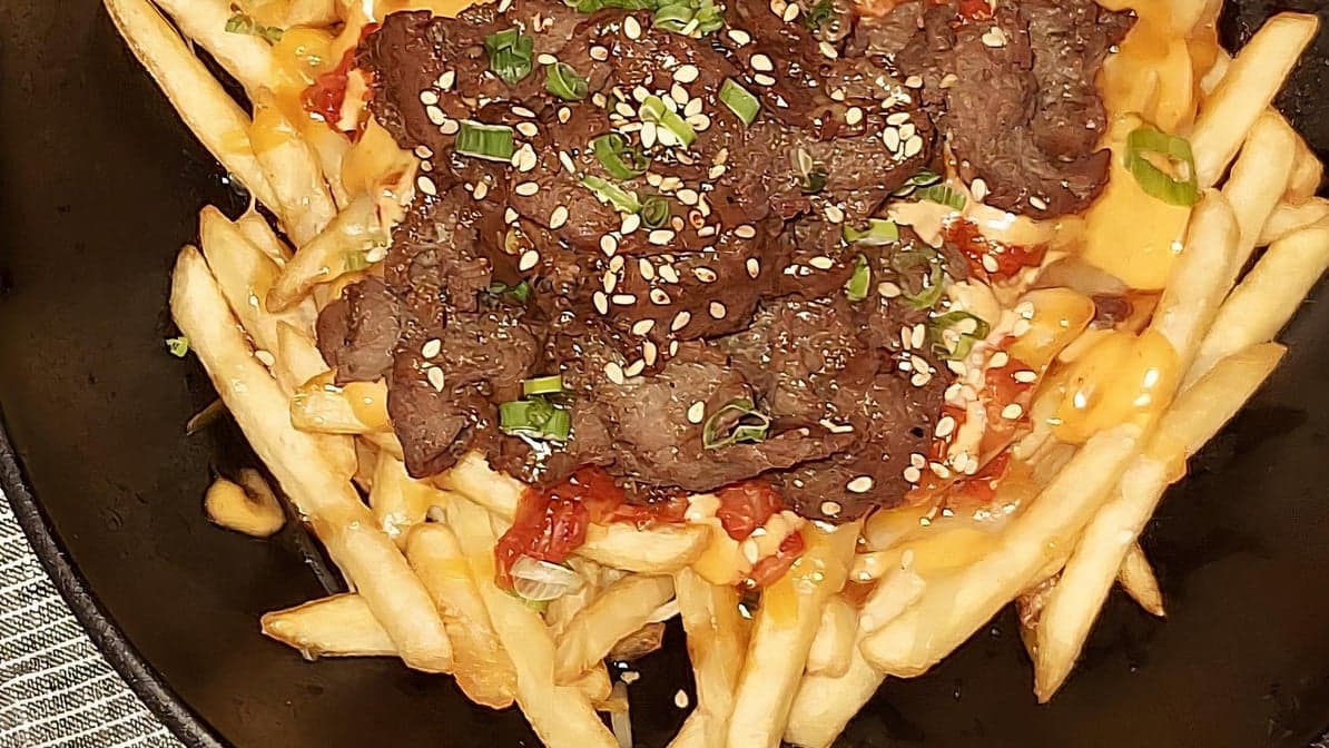 Bulgogi Kimchi Fries / 불고기감자튀김