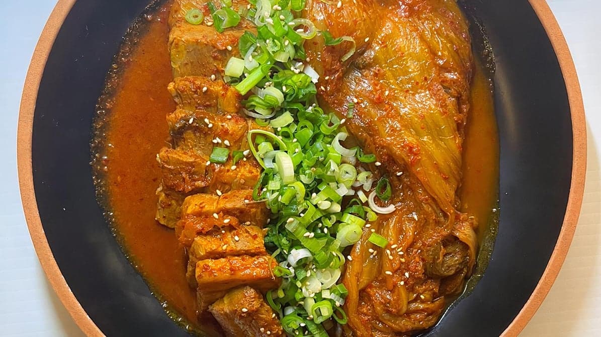 Mukeunji Samgyupsal Jjim/ 묵은지 삼겹살찜