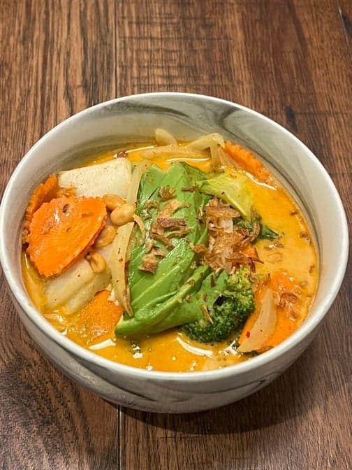 V2. Massamun Curry (Vegan)