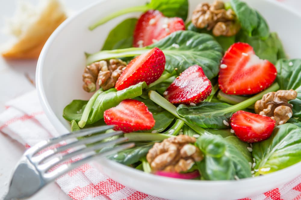 Spinach, Strawberry & Walnut Salad